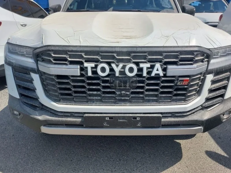 2024 Toyota Land Cruiser GR Sport 3.3L twin-turbo 6 Cylinders Diesel Engine White Red SUV GCC