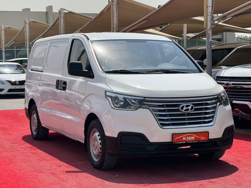 2021 Hyundai H1 3 Seats Manual 2.4L 4 Cylinders Petrol Engine White Grey Van GCC Specs