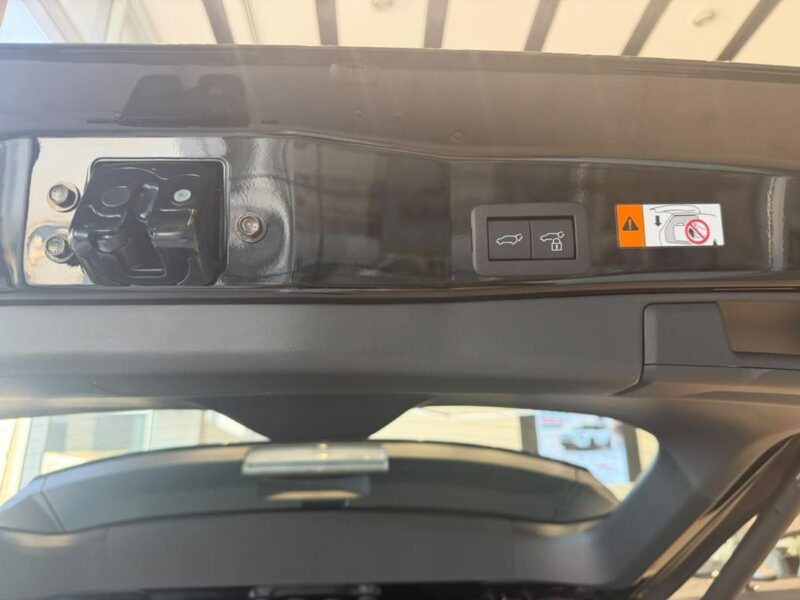 2026 Toyota RAV 4 Luxury 2.5 Litres 4 Cylinders Hybrid Engine Black SUV Chinese Specs