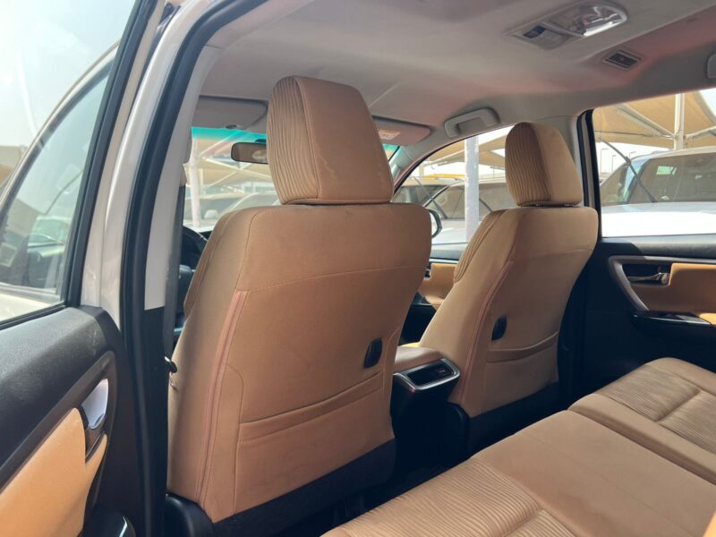 2022 Toyota Fortuner 4.0 Litres 6 Cylinders Petrol Engine White Tan SUV GCC Specs Automatic