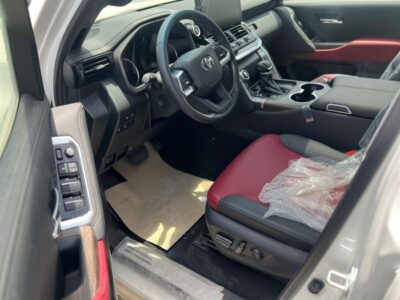 2024 Toyota Land Cruiser VXR 3.3L twin-turbo 6 Cylinders Diesel Engine White Red SUV GCC