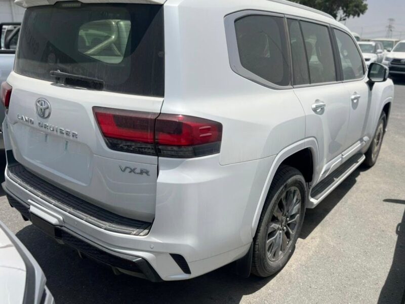 2024 Toyota Land Cruiser VXR 3.3L twin-turbo 6 Cylinders Diesel Engine White Red SUV GCC