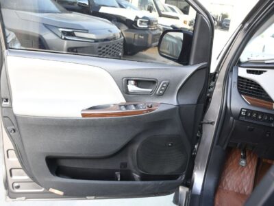 2025 Toyota Sienna LIMITED 3.5 Litres 6 Cylinders Petrol Engine Grey Van American Specs