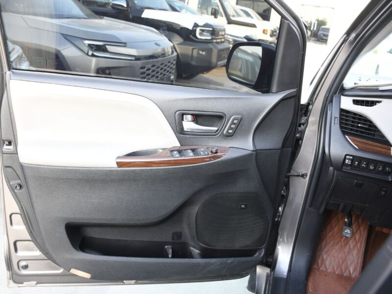 2025 Toyota Sienna LIMITED 3.5 Litres 6 Cylinders Petrol Engine Grey Van American Specs
