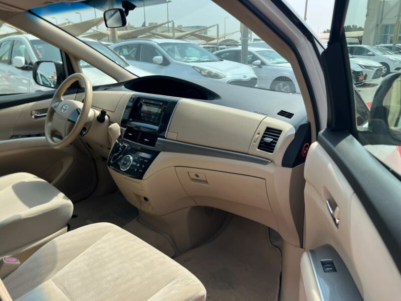 2020 Toyota Previa 8 Seats 2.4 Litres V4 Petrol Engine White Beige SUV GCC Specs Automatic