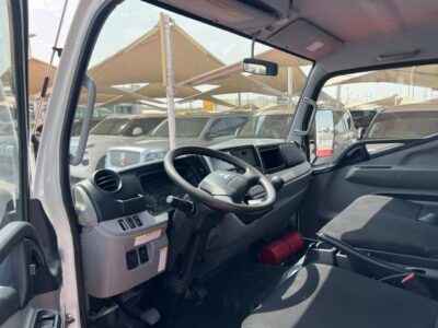 2025 Mitsubishi Canter 16FT Manual 4.2L 4 Cylinders Diesel Engine White Black Truck GCC