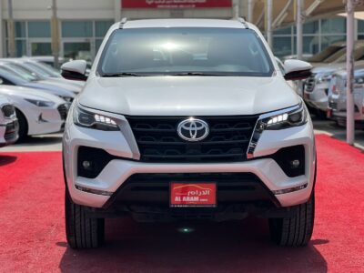2022 Toyota Fortuner 4.0 Litres 6 Cylinders Petrol Engine White Tan SUV GCC Specs Automatic