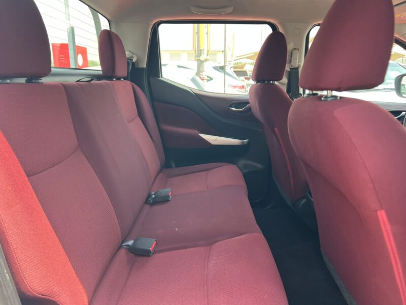 2020 Nissan Navara 4X4 Automatic 2.5 Litres 4 Cylinders Petrol Engine White Red Pickup Truck