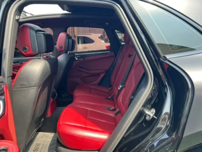 2022 Porsche Macan STANDARD 2.0L TWINTURBO 4 Cylinders Petrol Engine Black Red SUV