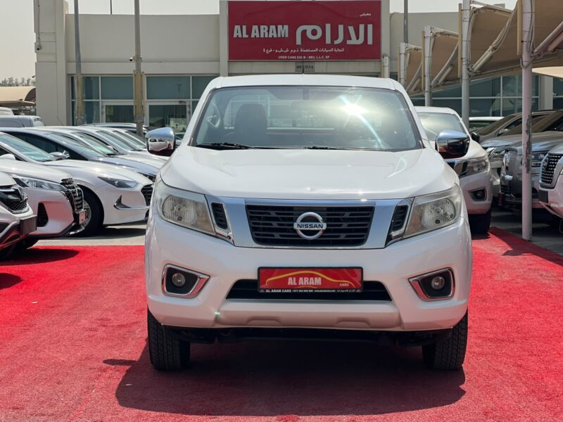 2020 Nissan Navara 4X4 Automatic 2.5 Litres 4 Cylinders Petrol Engine White Red Pickup Truck
