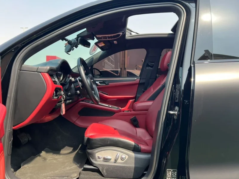 2022 Porsche Macan STANDARD 2.0L TWINTURBO 4 Cylinders Petrol Engine Black Red SUV
