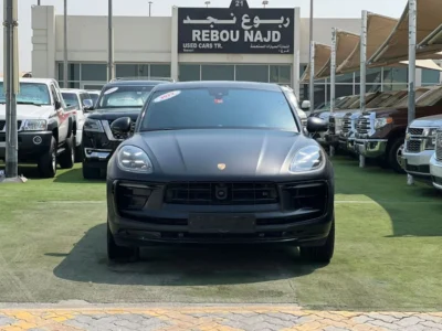 2022 Porsche Macan STANDARD 2.0L TWINTURBO 4 Cylinders Petrol Engine Black Red SUV