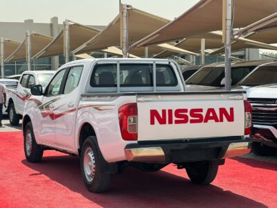 2020 Nissan Navara 4X4 Automatic 2.5 Litres 4 Cylinders Petrol Engine White Red Pickup Truck