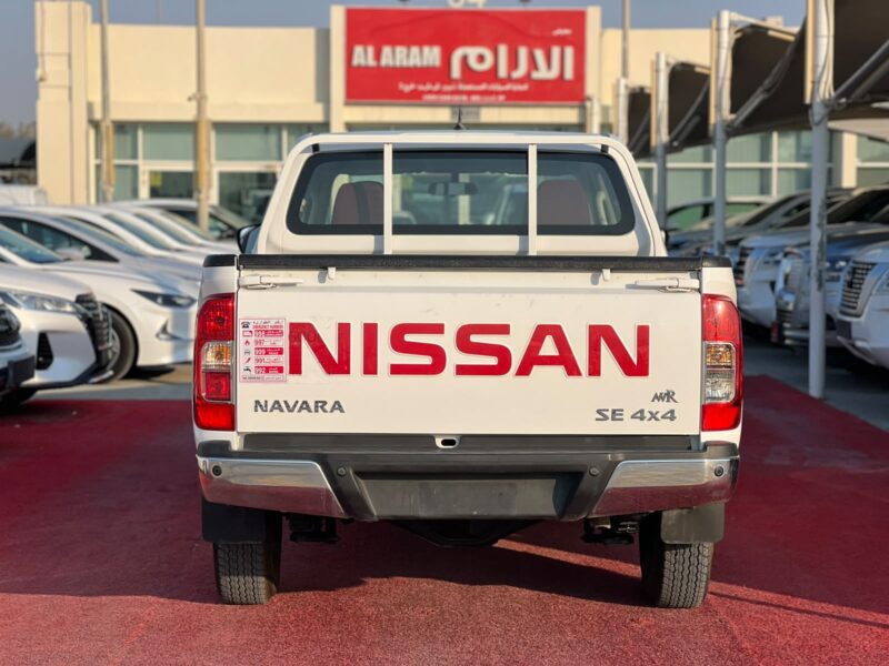 2020 Nissan Navara 4X4 2.5 Litres 4 Cylinders Petrol Engine White Red Pickup Truck Automatic
