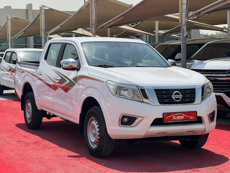 2020 Nissan Navara 4X4 Automatic 2.5 Litres 4 Cylinders Petrol Engine White Red Pickup Truck
