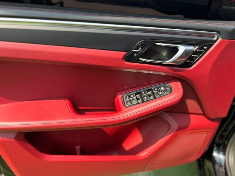 2022 Porsche Macan STANDARD 2.0L TWINTURBO 4 Cylinders Petrol Engine Black Red SUV