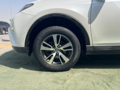 2017 Toyota RAV 4 VX 2.5 Litres 4 Cylinders Petrol Engine White Brown SUV GCC Specs