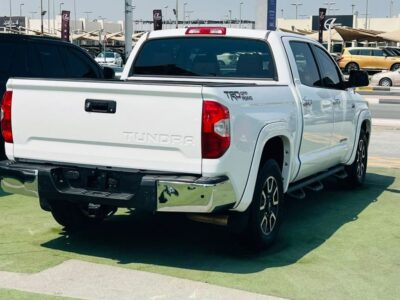 2015 Toyota Tundra STANDARD 5.7 Litres 8 Cylinders Petrol Engine White Red Pickup Truck
