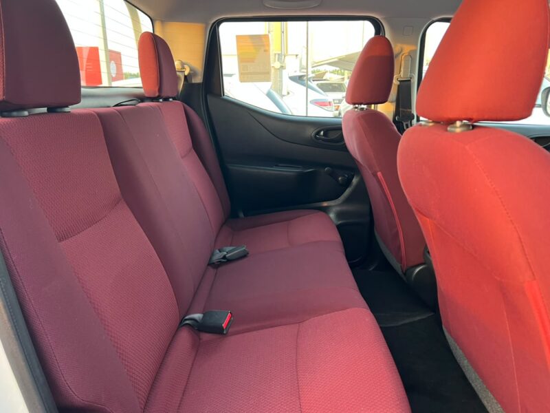2020 Nissan Navara 4X2 Automatic 2.5 Litres 4 Cylinders Petrol Engine White Red Pickup Truck
