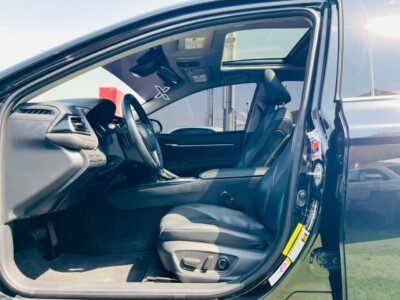 2018 Toyota Camry SE 2.5 Litres 4 Cylinders Petrol Engine Black Sedan FWD US Specs