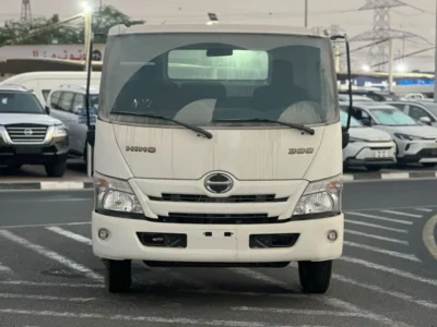 2024 Hino 300 714 4.0-Liter 4-Cylinder Turbo-Diesel Engine White Black Truck GCC