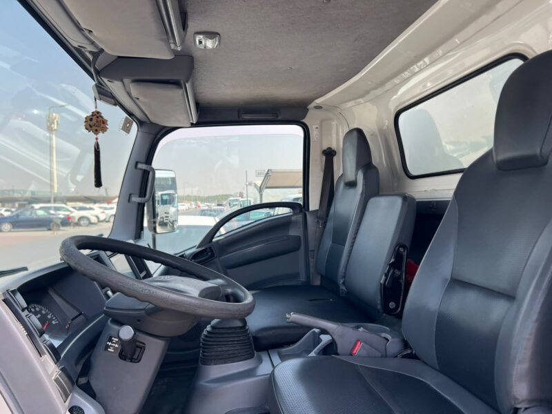 2022 Isuzu Reward NPR Truck Water Shutter 4.2 Litres 4 Cylinders Diesel Engine White Grey