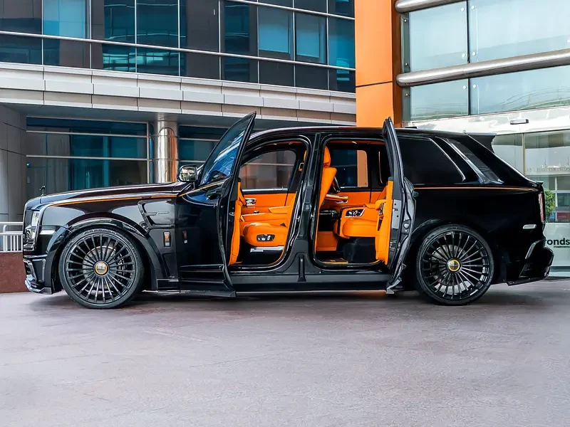 2021 Rolls-Royce Cullinan Black Badge 6.75L Twin-Turbo V12 Petrol Engine Black Orange SUV