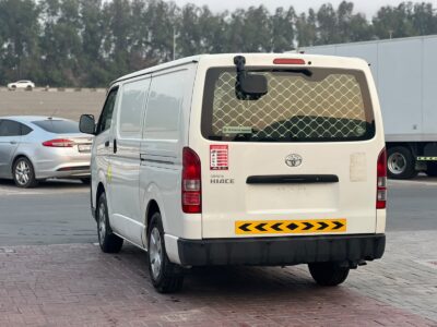 2022 Toyota Hiace 2.7 Litres 4 Cylinders Petrol Engine White Grey Van GCC Specs Manual