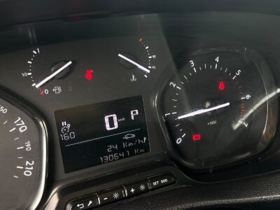 2023 Peugeot Expert Automatic 2.0 Litres 4 Cylinders Diesel Engine White Grey Van GCC