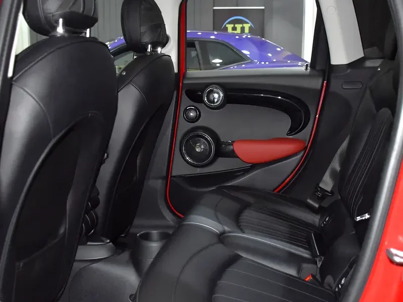 2019 MINI Cooper Cooper S 4 Cylinders Petrol Engine Red Black Hatchback GCC Specs