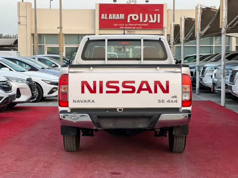 2020 Nissan Navara 4X4 2.5L 4 Cylinders Petrol Engine White Red Pickup Truck Automatic