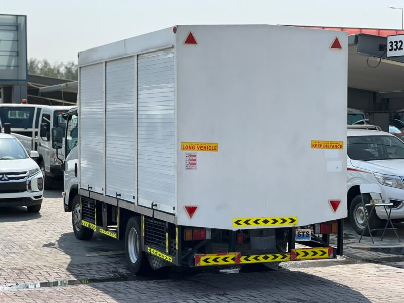 2022 Isuzu Reward NPR Truck Water Shutter 4.2 Litres 4 Cylinders Diesel Engine White Grey