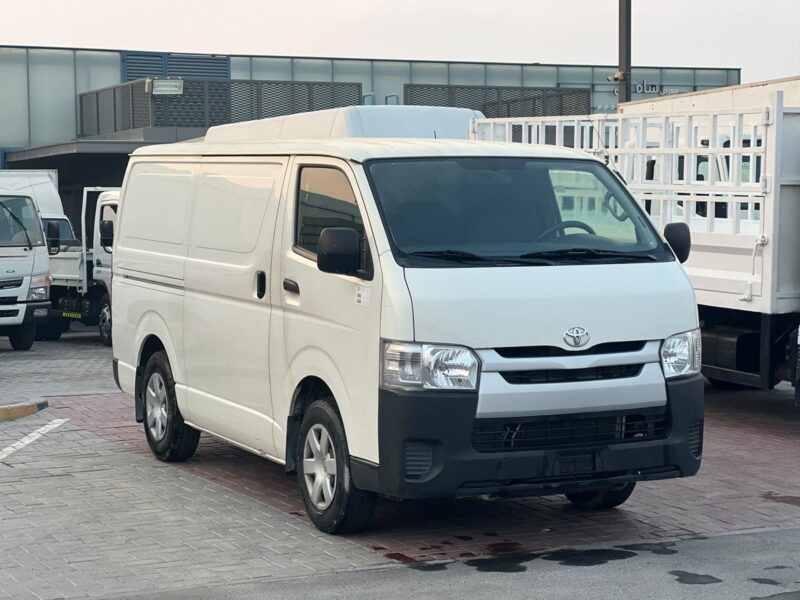 2022 Toyota Hiace 2.7 Litres 4 Cylinders Petrol Engine White Grey Van GCC Specs Manual