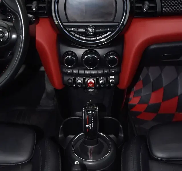 2019 MINI Cooper Cooper S 4 Cylinders Petrol Engine Red Black Hatchback GCC Specs