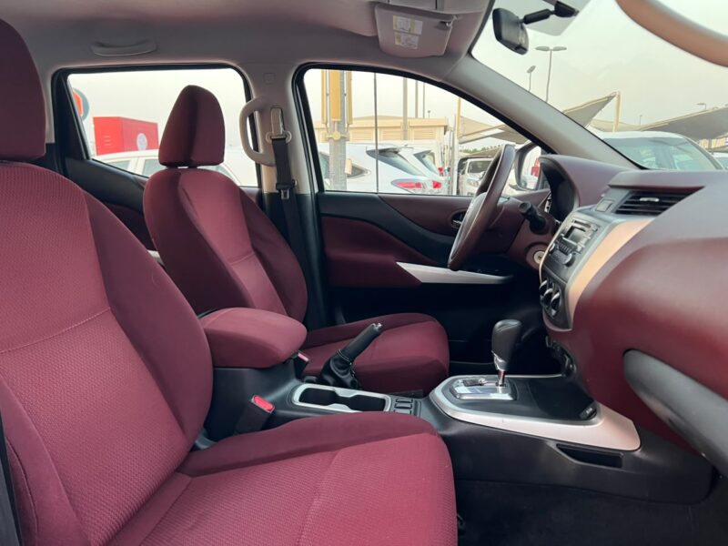 2020 Nissan Navara 4X4 2.5L 4 Cylinders Petrol Engine White Red Pickup Truck Automatic