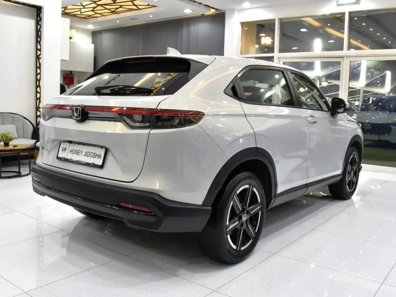 2025 Honda HR-V DX 1.5 Litres 4 Cylinders Petrol Engine Silver Black Crossover GCC Specs