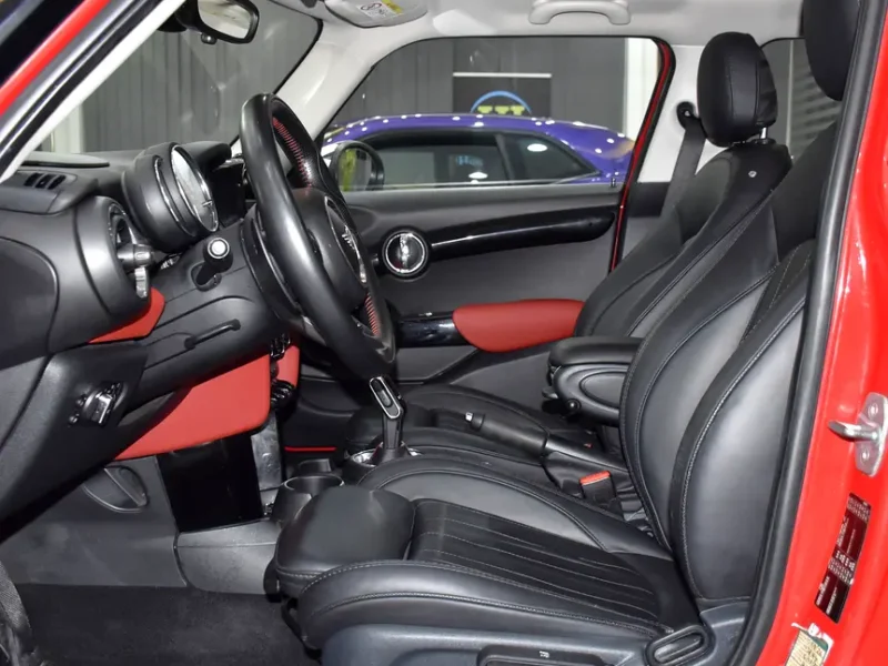 2019 MINI Cooper Cooper S 4 Cylinders Petrol Engine Red Black Hatchback GCC Specs