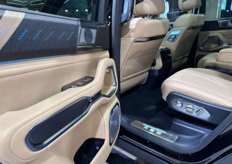 2025 BYD LEOPARD 1.5L 4 Cylinders Hybrid Engine Black Beige SUV Chinese Specs