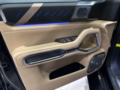 2025 BYD LEOPARD 8 2.0 Litres 4 Cylinders Hybrid Engine Black Beige SUV Chinese Specs