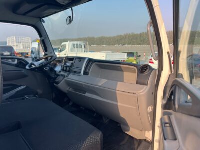 2019 Mitsubishi Canter Manual 18FT 4.2 Litres 4 Cylinders Diesel Engine White Black Truck