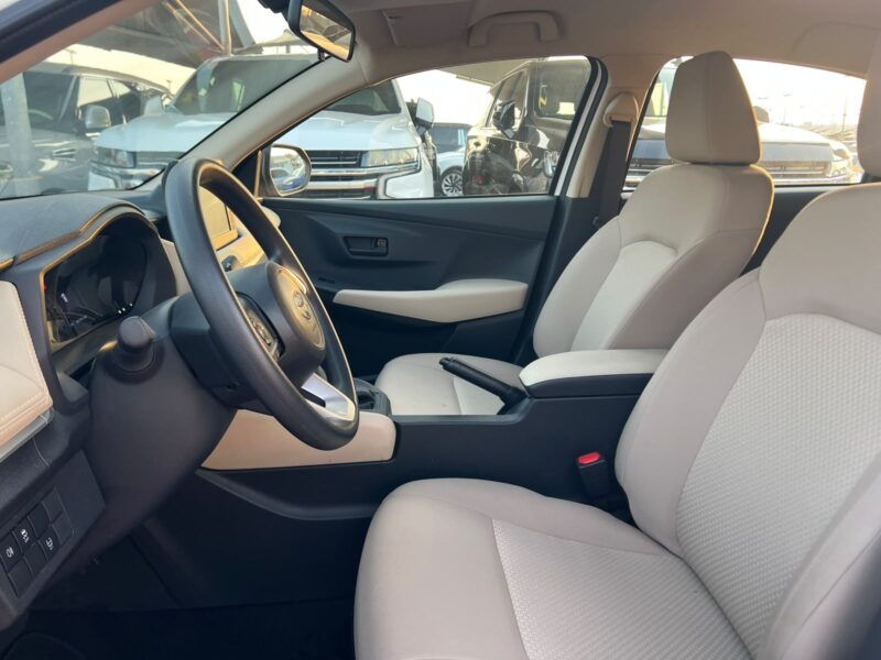 2023 Toyota Yaris 1.5L 4 Cylinders Petrol Engine White Beige Sedan GCC Specs Automatic