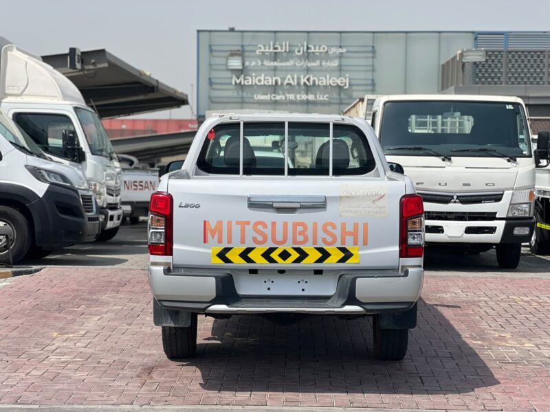 2020 Mitsubishi L200 4X4 2.4 Litres 4 Cylinders Petrol Engine Silver Grey Pickup Truck Manual