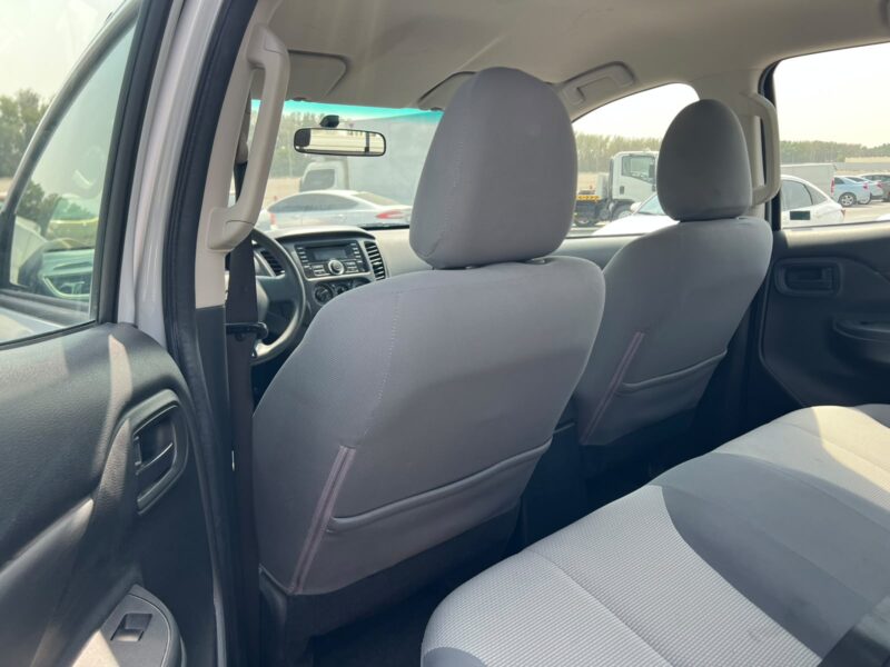 2020 Mitsubishi L200 4X4 2.4 Litres 4 Cylinders Petrol Engine Silver Grey Pickup Truck Manual