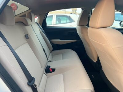 2023 Toyota Yaris 1.5 Litres 4 Cylinders Petrol Engine White Beige Sedan GCC Specs
