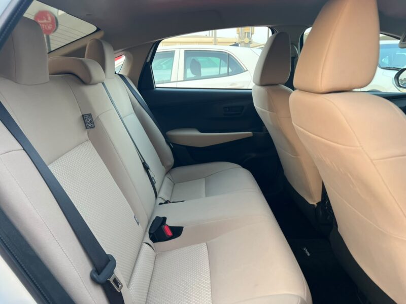 2023 Toyota Yaris 1.5 Litres 4 Cylinders Petrol Engine White Beige Sedan GCC Specs