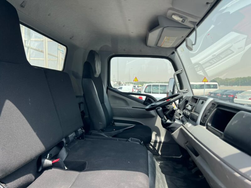 2021 Mitsubishi Canter Manual 14FT 4.2 Litres 4 Cylinders Diesel Engine White Black Truck