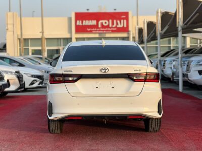 2023 Toyota Yaris 1.5L 4 Cylinders Petrol Engine White Beige Sedan GCC Specs Automatic