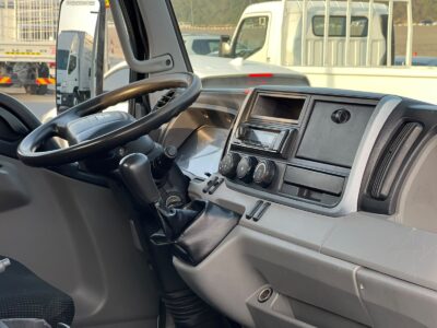 2019 Mitsubishi Canter Manual 18FT 4.2 Litres 4 Cylinders Diesel Engine White Black Truck