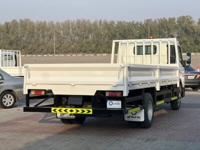 2019 Mitsubishi Canter Manual 18FT 4.2 Litres 4 Cylinders Diesel Engine White Black Truck