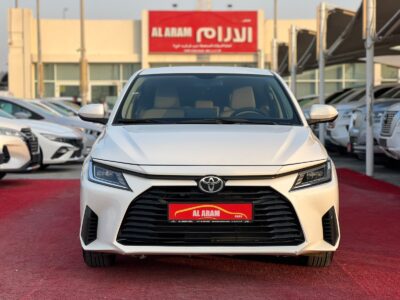 2023 Toyota Yaris 1.5L 4 Cylinders Petrol Engine White Beige Sedan GCC Specs Automatic